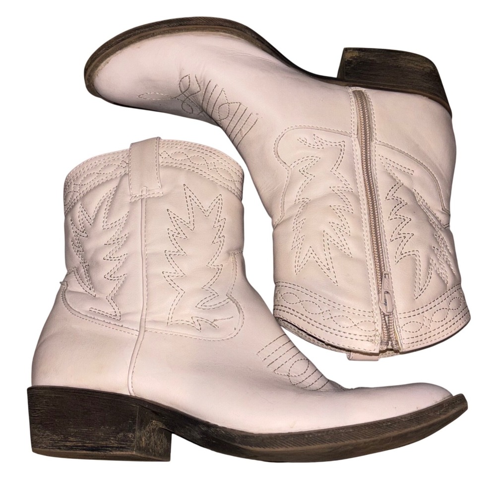 Coconuts by Matisse Pistol Off White Western Ankle Boots Cream Pointed Toe 9.5M
